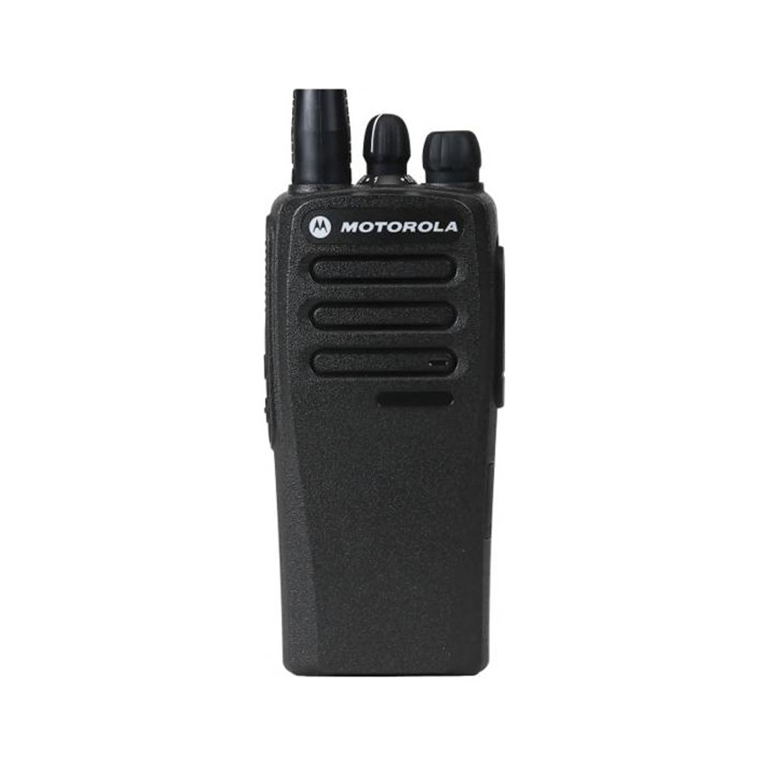 Motorola DP1400 — это профессиональная портативная радиостанция начального уровня, которая сочетает в себе доступность и высокую производительность.